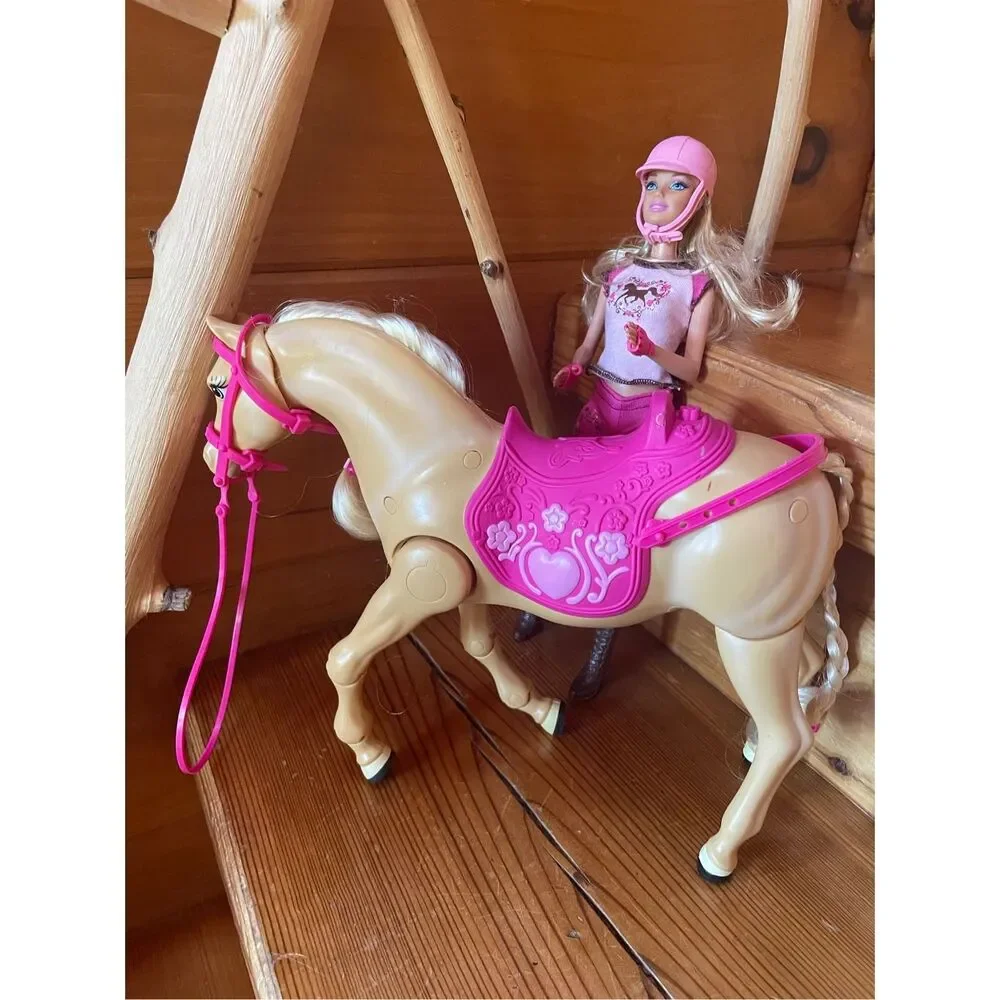 Mattel Barbie Walking Tawny Horse Set